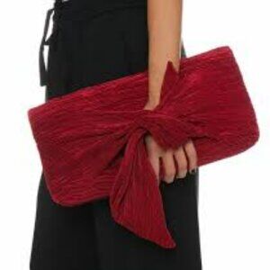 CULT GAIA  Wo Banu Plissé Clutch - Merlot